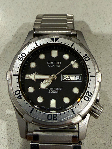 Vintage 1988 casio 200m - 200m, quartz